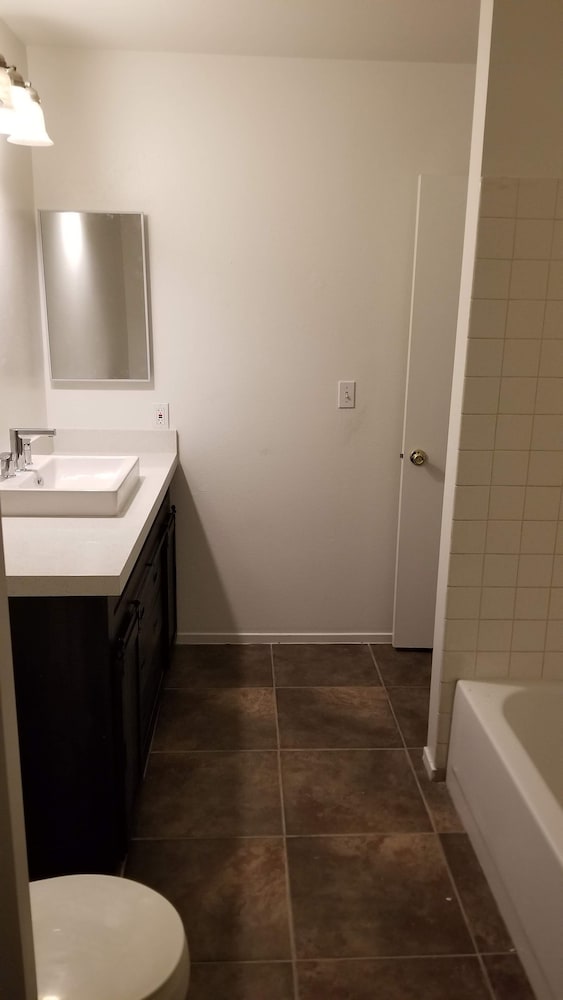 Shared cozy modernized residential home in Las Vegas (Guest Bedroom)