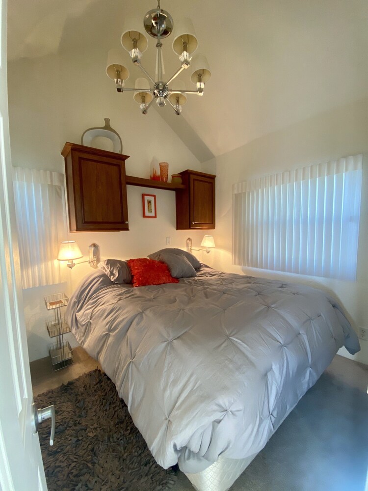 Unwind in the Charming Tiny House and soak in the amazing River Views ...