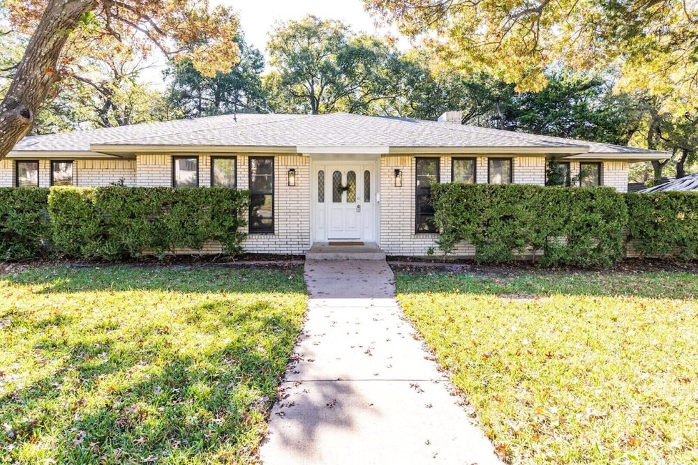 Newly remodeled home  near the heart of Dallas