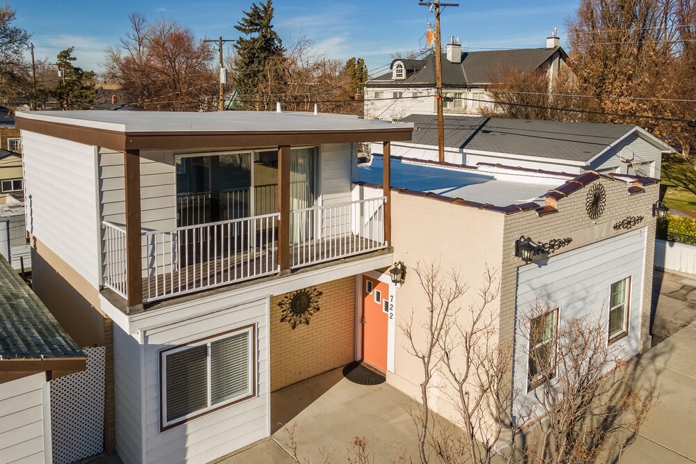 Modern Cottage- Free parking and Self checking  