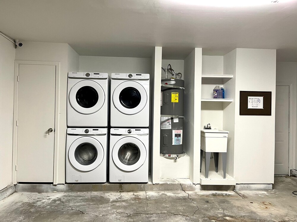 Luxurious 5BR/2BA Near Convention Center and the FAMOUS STRIP