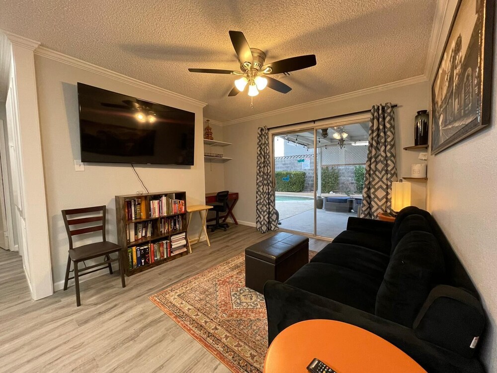 Luxurious 5BR/2BA Near Convention Center and the FAMOUS STRIP