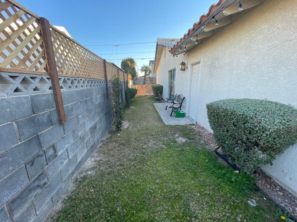 Luxurious 5BR/2BA Near Convention Center and the FAMOUS STRIP