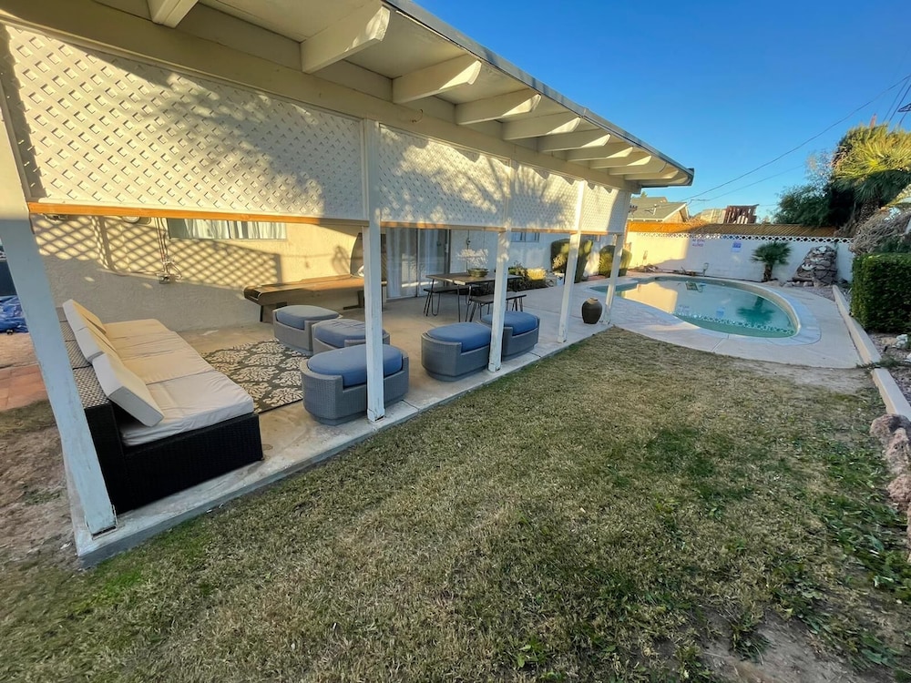 Luxurious 5BR/2BA Near Convention Center and the FAMOUS STRIP