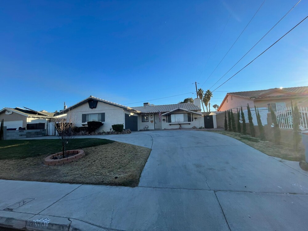 Luxurious 5BR/2BA Near Convention Center and the FAMOUS STRIP