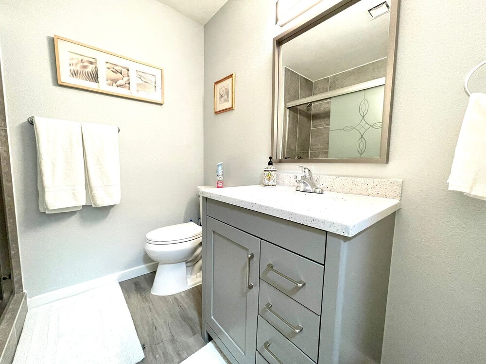 Luxurious 5BR/2BA Near Convention Center and the FAMOUS STRIP