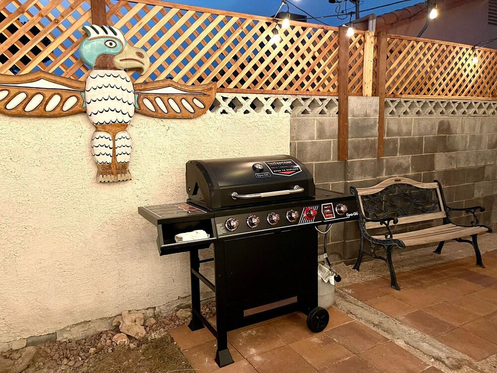 Luxurious 5BR/2BA Near Convention Center and the FAMOUS STRIP