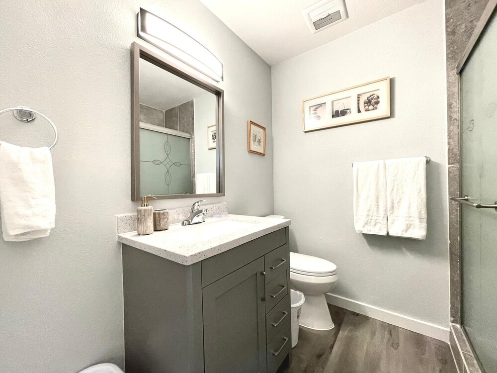 Luxurious 5BR/2BA Near Convention Center and the FAMOUS STRIP