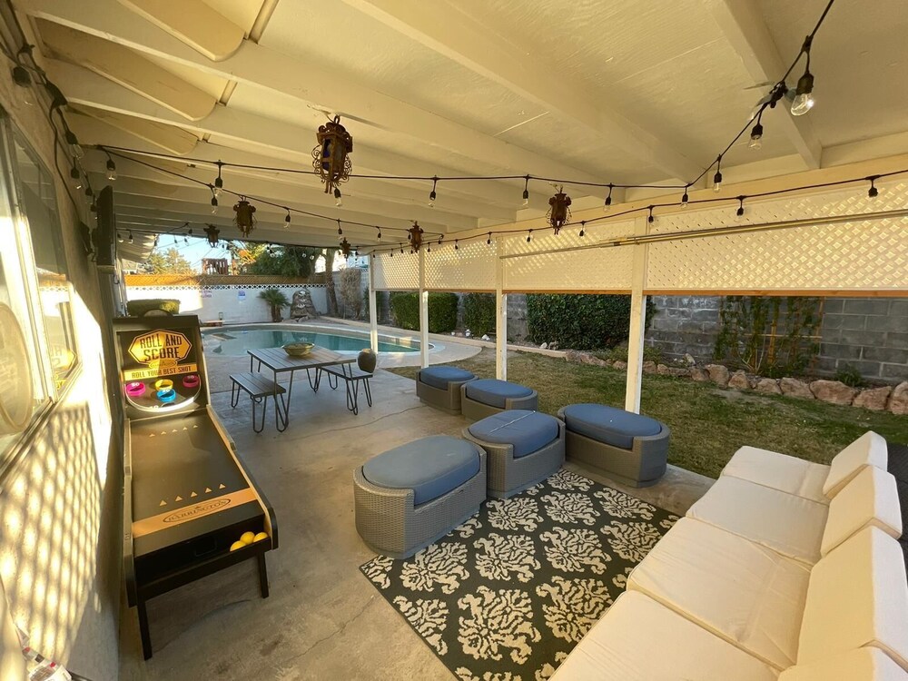 Luxurious 5BR/2BA Near Convention Center and the FAMOUS STRIP