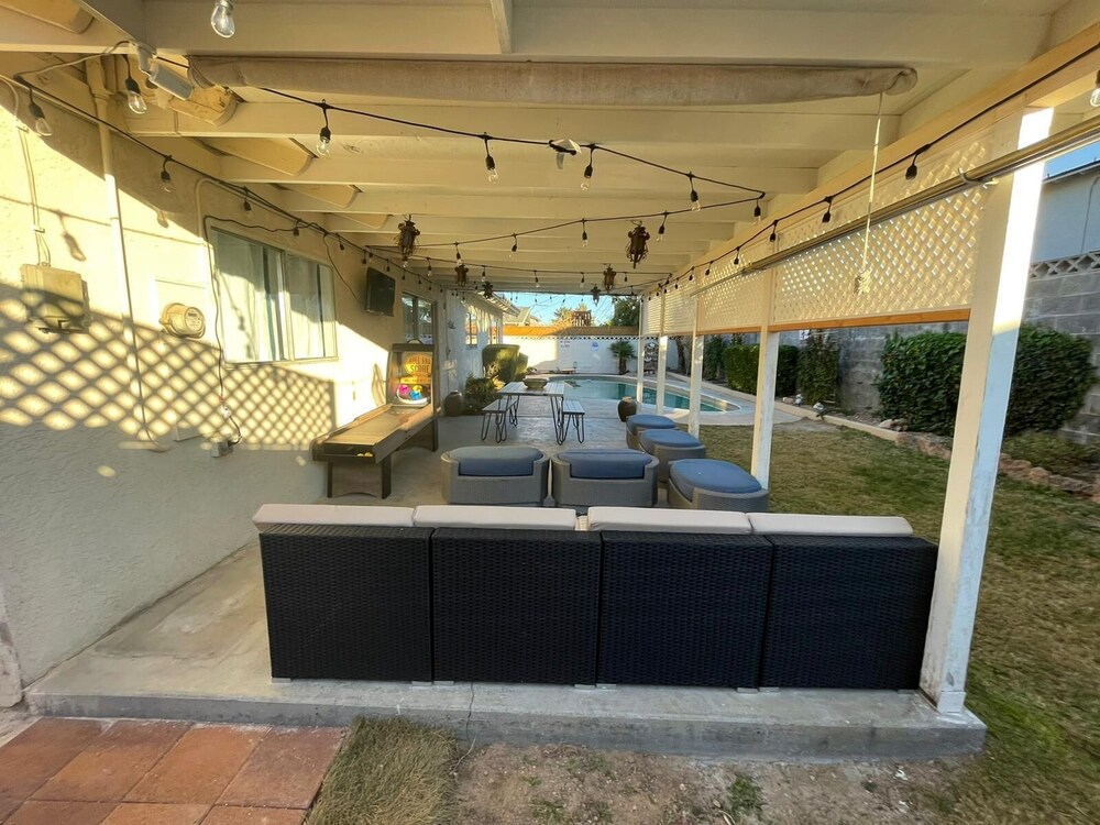 Luxurious 5BR/2BA Near Convention Center and the FAMOUS STRIP