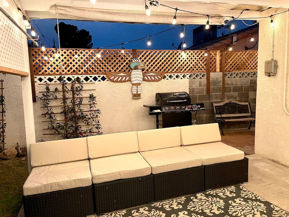 Luxurious 5BR/2BA Near Convention Center and the FAMOUS STRIP