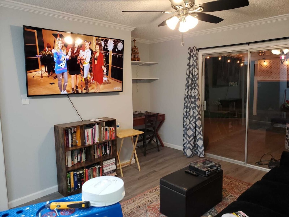 Luxurious 5BR/2BA Near Convention Center and the FAMOUS STRIP