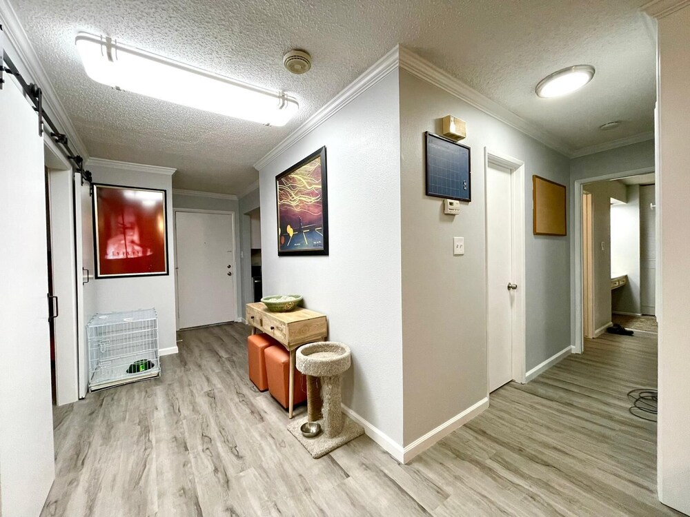 Luxurious 5BR/2BA Near Convention Center and the FAMOUS STRIP