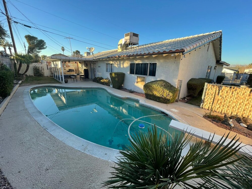 Luxurious 5BR/2BA Near Convention Center and the FAMOUS STRIP