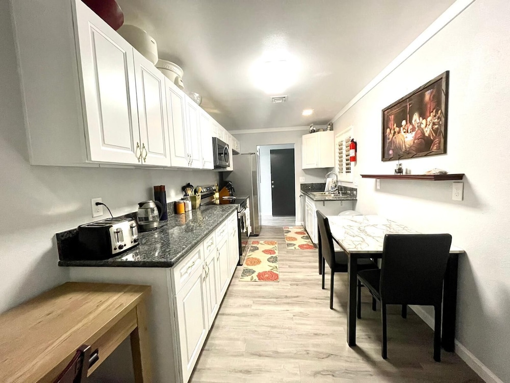 Luxurious 5BR/2BA Near Convention Center and the FAMOUS STRIP