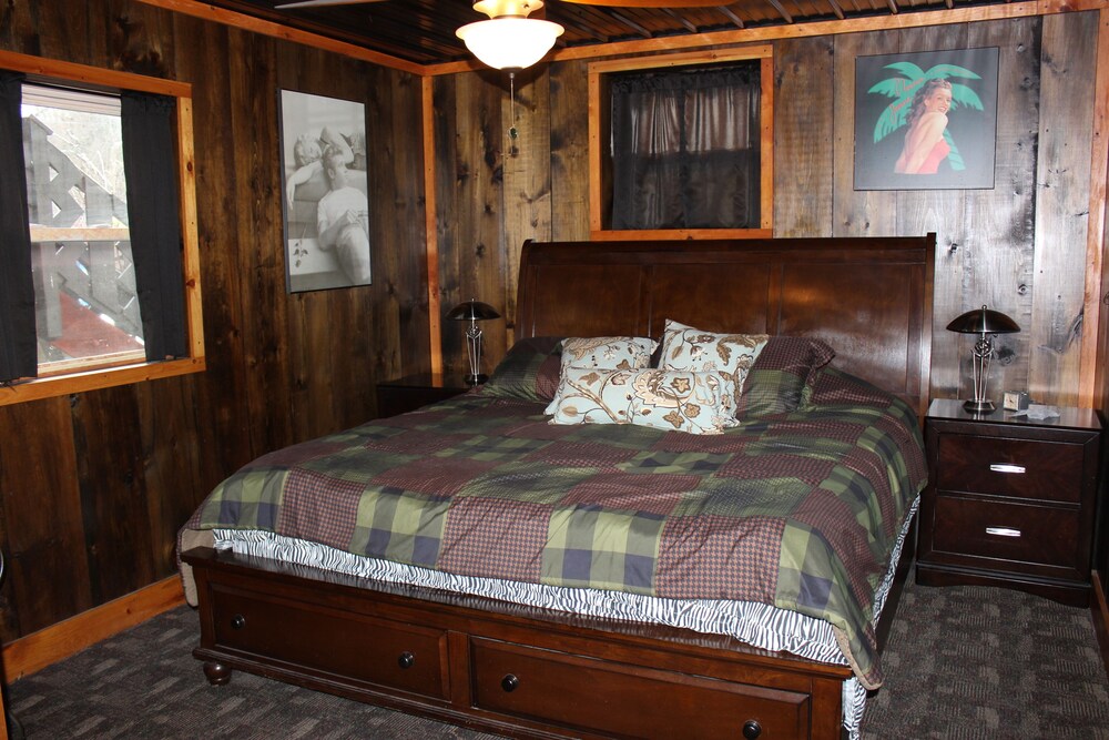 Rental House located TWO minutes walking distance to Ellicottville town! Ellicottville Vrbo