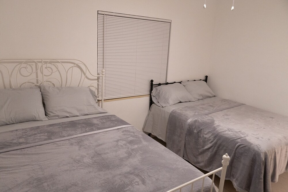 Modern 5 Guest Home in Miami (20 Minutes Away From Airports) Ideal For Long Stay