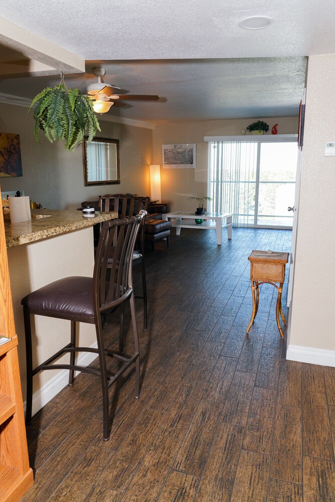 Organic Oasis In the Sky 🎡 5 Minutes from Vegas Strip Pool Gym MOUNTAIN VIEWS