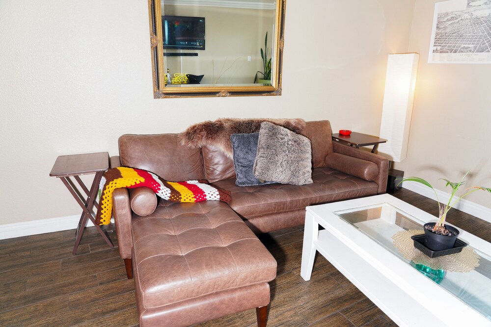 Organic Oasis In the Sky 🎡 5 Minutes from Vegas Strip Pool Gym MOUNTAIN VIEWS