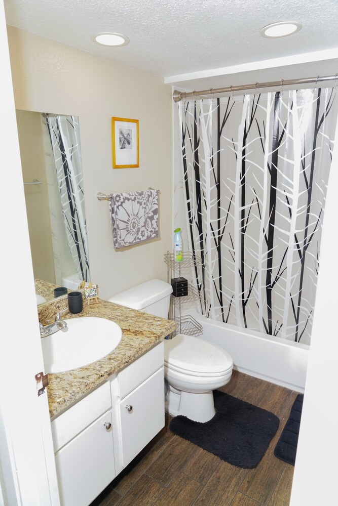 Organic Oasis In the Sky 🎡 5 Minutes from Vegas Strip Pool Gym MOUNTAIN VIEWS