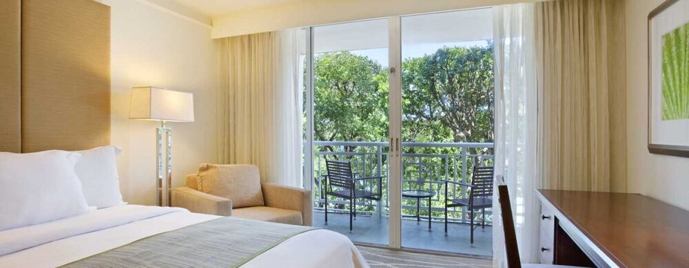 Beach Getaway! Pool, Private Beach Access, Near Beach Road, Free Parking!
