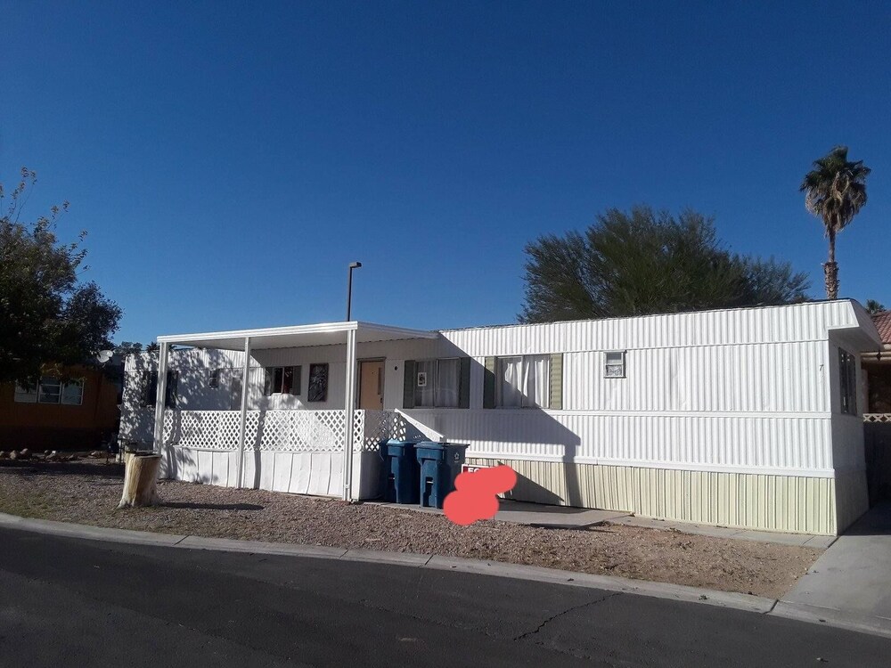 15 minutes from the strip of Las Vegas.