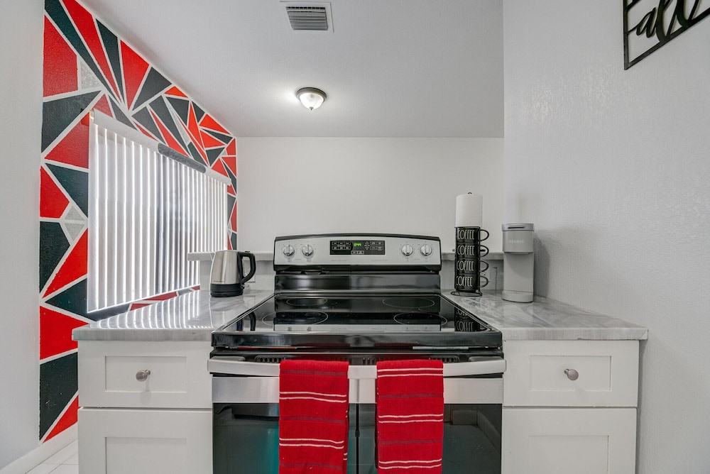 Deco Drive Miami • Near South Beach & Wynwood