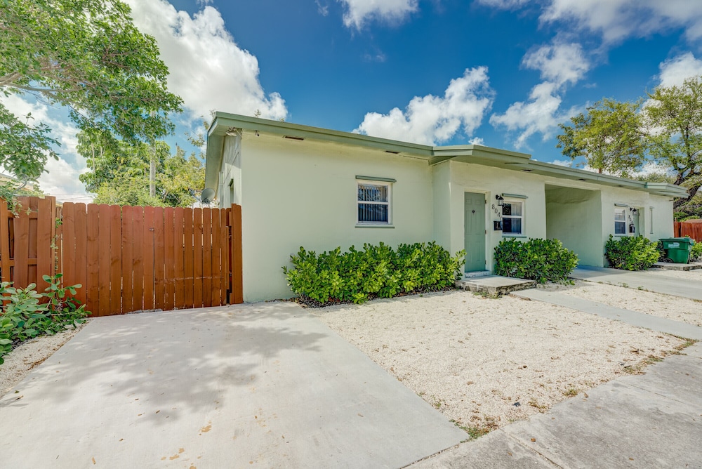 Deco Drive Miami • Near South Beach & Wynwood