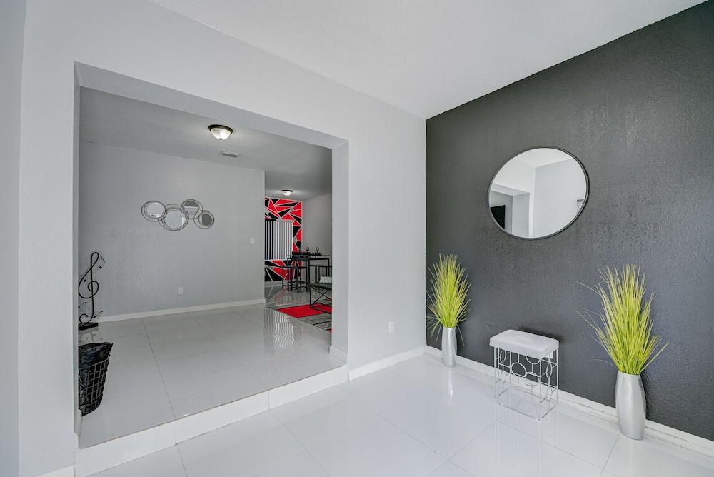 Deco Drive Miami • Near South Beach & Wynwood