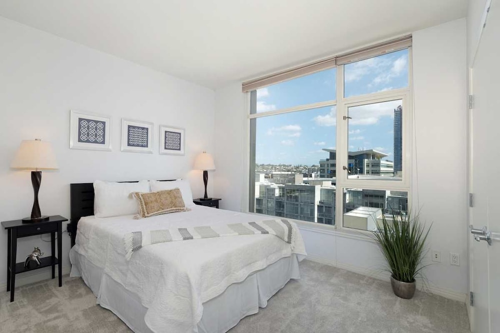 Spacious Ballpark Condo with Direct Views into Petco Park! San Diego