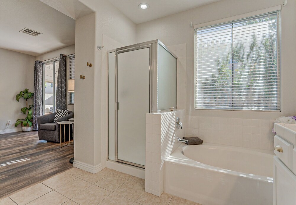 Charming, Cozy & Elegant Zen Retreat with Hot Tub