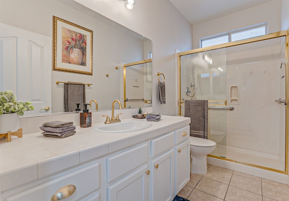 Charming, Cozy & Elegant Zen Retreat with Hot Tub