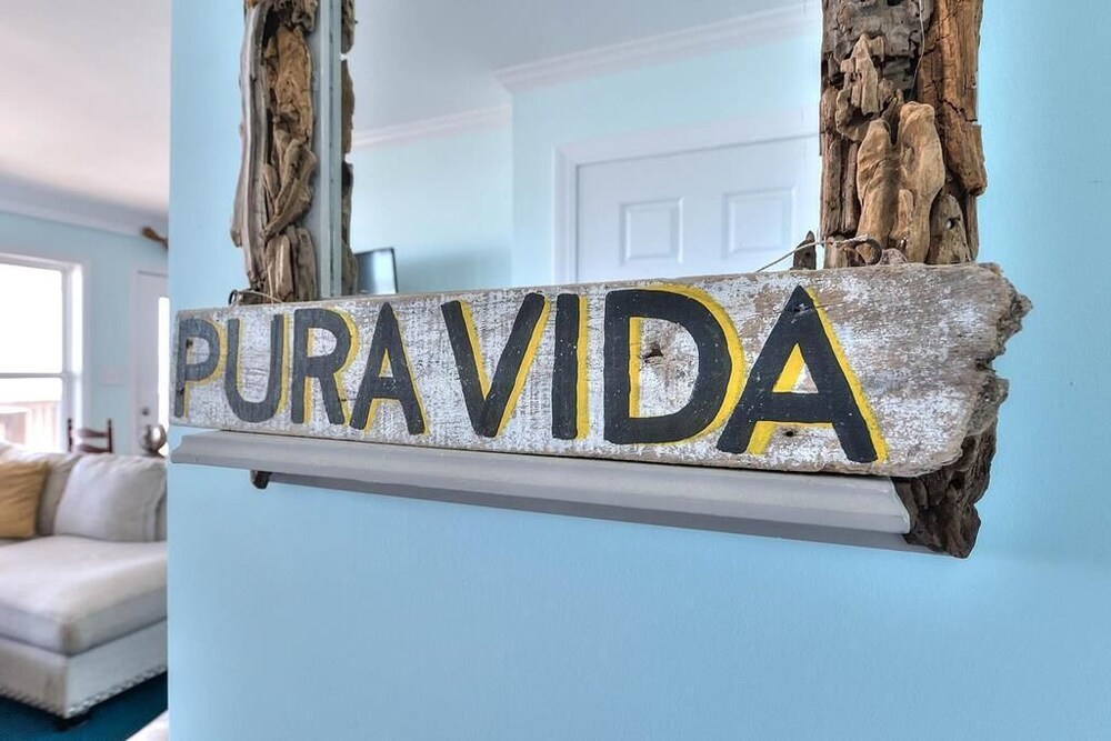 1 Pura Vida, Oceanfront Home, 4 Bdrm/ 2 Bath, Sleeps 12 Oak Island Vrbo