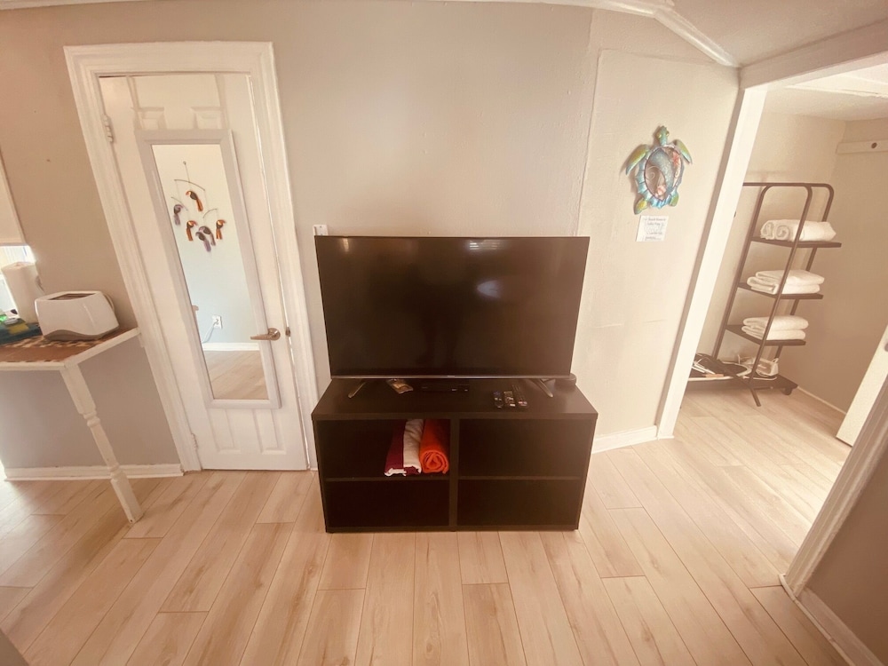 Sunset Beach Treasure Island 1/1 Wi-fi Parking 117-b