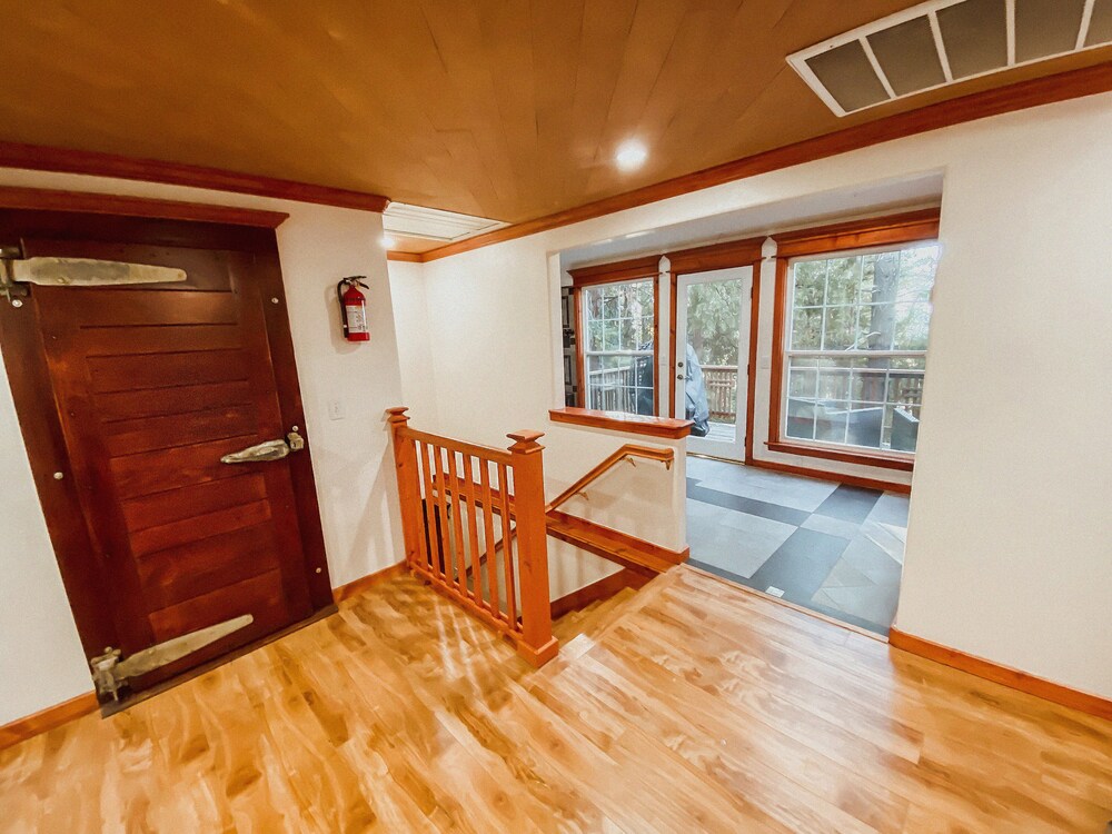 Large/Cozy cabin by Arrowhead/BigBear 5mins from Lake Gregory/Near