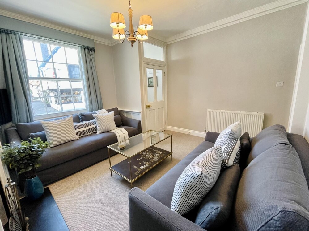 Dolls House - Luxury Townhouse