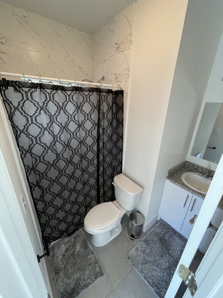 TOWNHOUSE CLOSE TO WYNWOOD & BEACHES