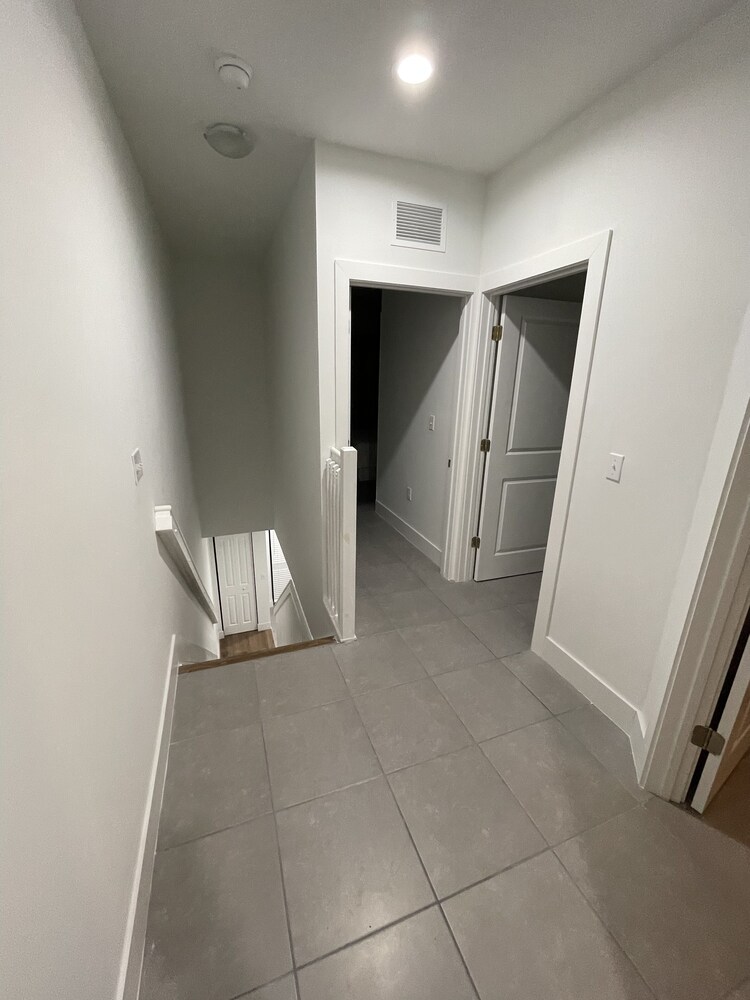 TOWNHOUSE CLOSE TO WYNWOOD & BEACHES