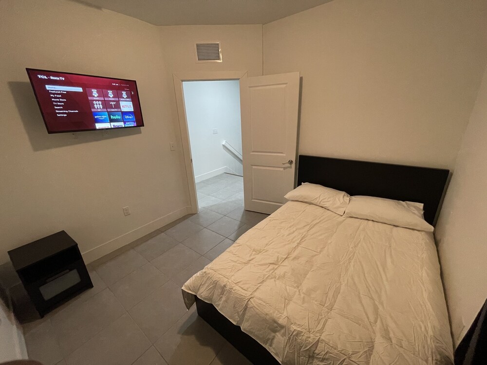 TOWNHOUSE CLOSE TO WYNWOOD & BEACHES