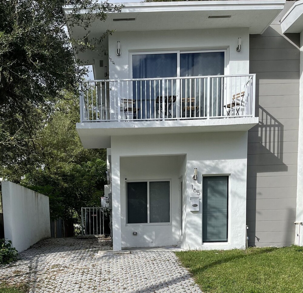 TOWNHOUSE CLOSE TO WYNWOOD & BEACHES