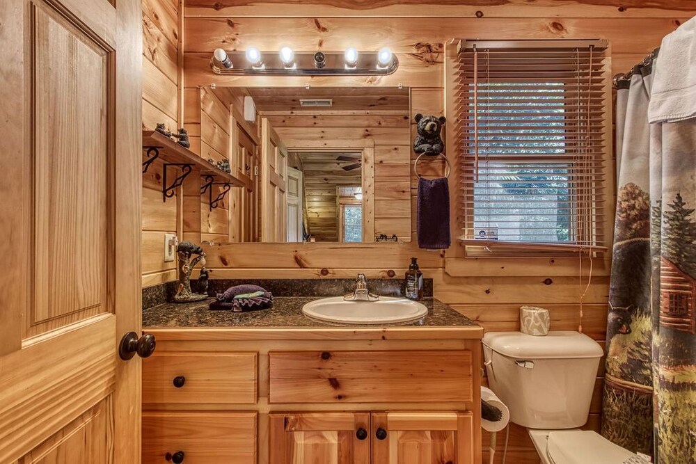 Papa Bear (New Listing) Hot Tub, Free attraction tickets!!!