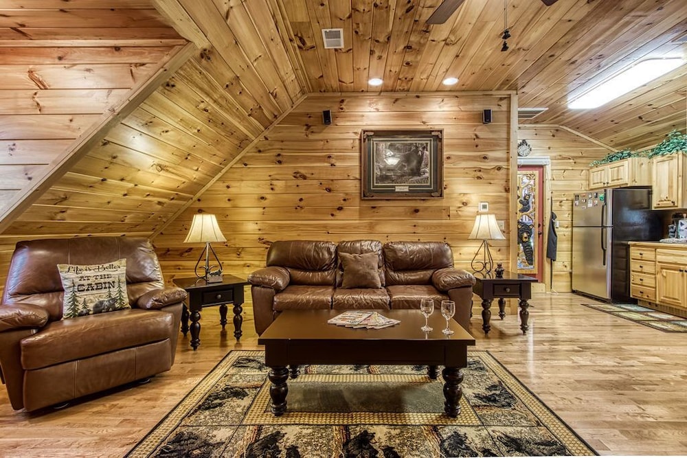 Papa Bear (New Listing) Hot Tub, Free attraction tickets!!!