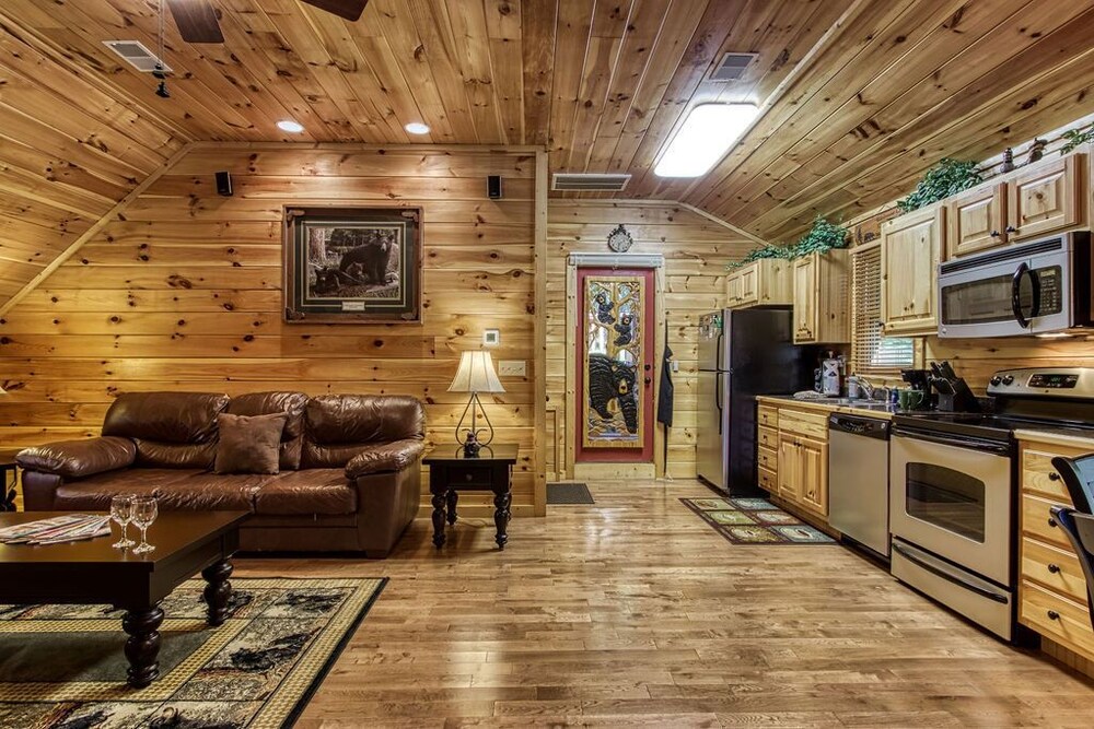 Papa Bear (New Listing) Hot Tub, Free attraction tickets!!!