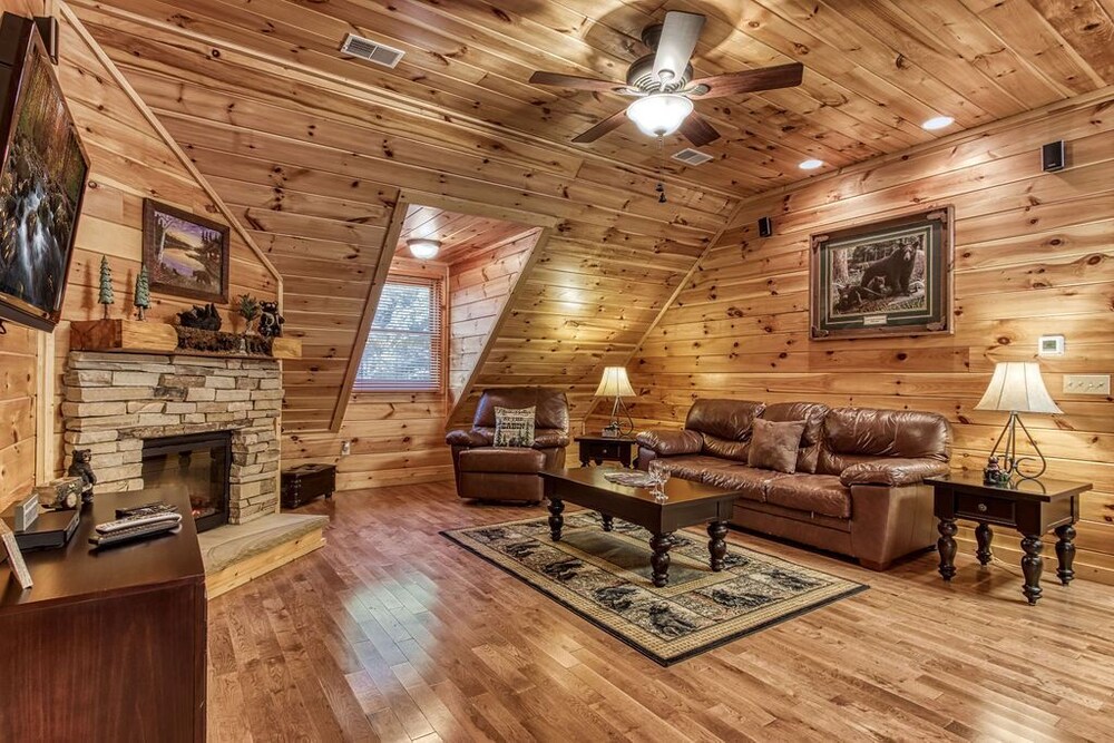 Papa Bear (New Listing) Hot Tub, Free attraction tickets!!!