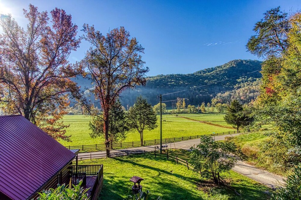 Papa Bear (New Listing) Hot Tub, Free attraction tickets!!!