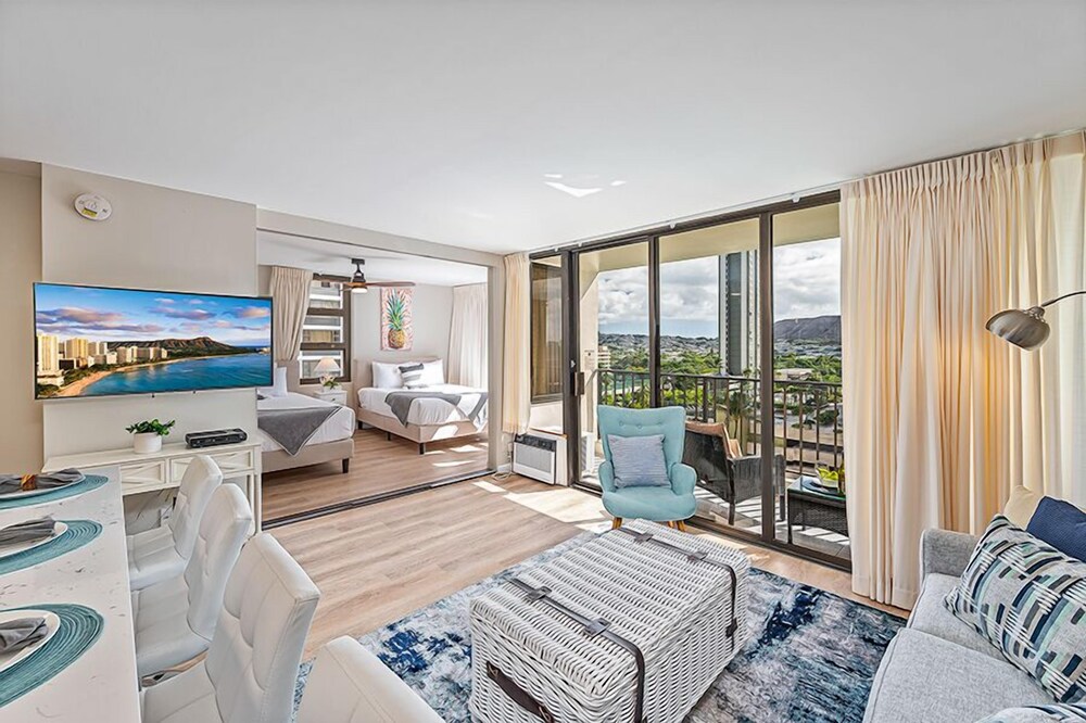 Diamond Head View Rare Condo at the Waikiki Banyan by the Beach with