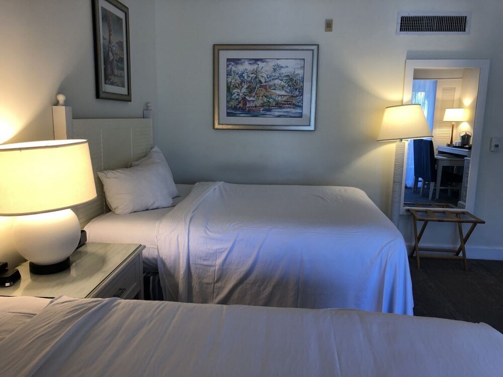 Rare Gem! 3 Gorgeous Units, Pools, Beach, Parking