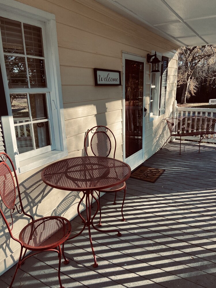 🏡🐣PrivateRomanticBungalow #FarmStay-NearbyLakeGaston🐣🏡