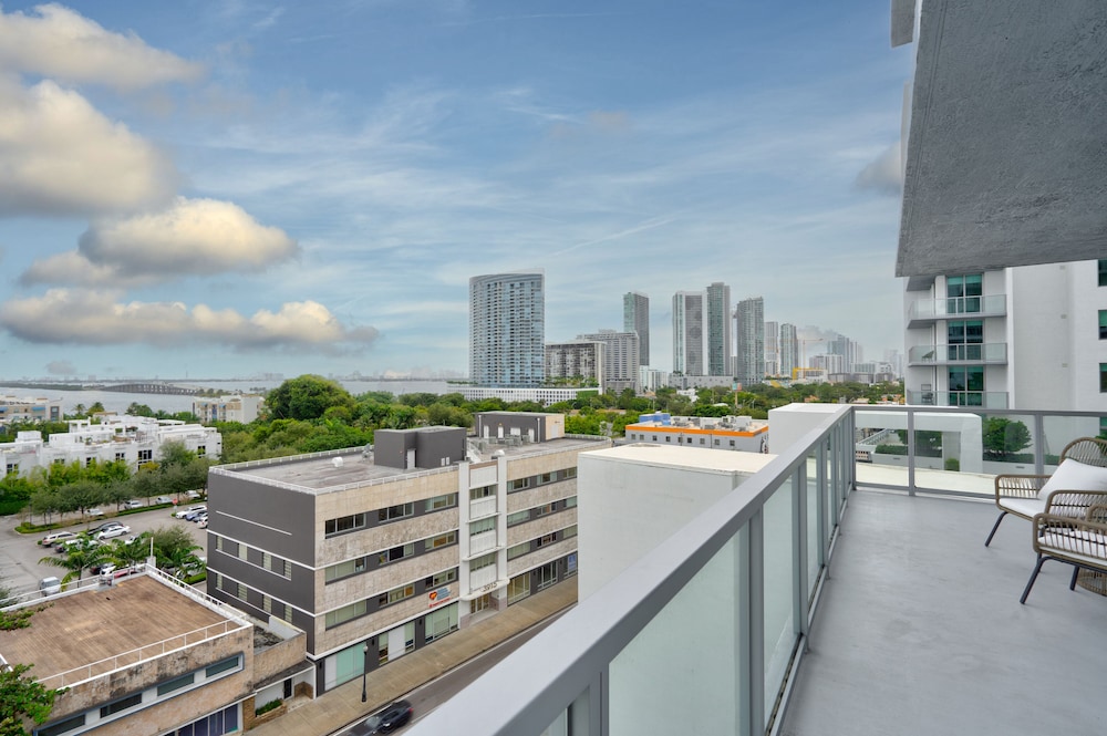 AS717 DESIGN DISTRICT, LUXURY BAYVIEW