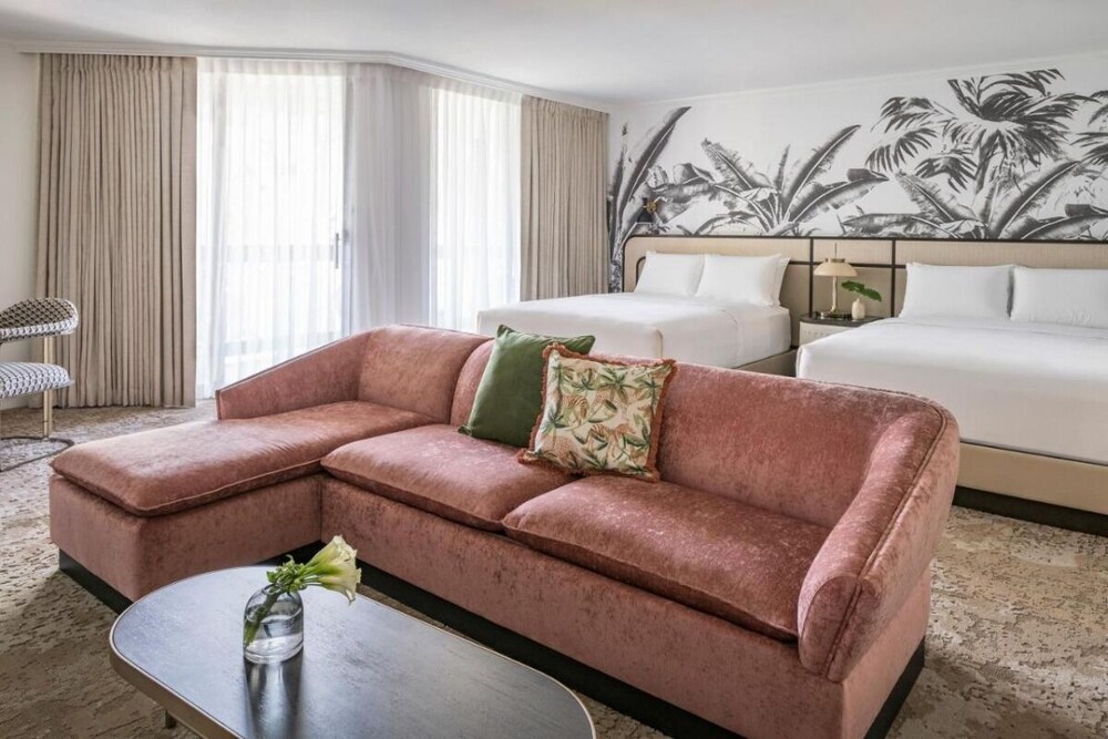 3 Spacious Units, Golf, Tennis, Restaurants, Spa, Hiking, 5 Outdoor Pools